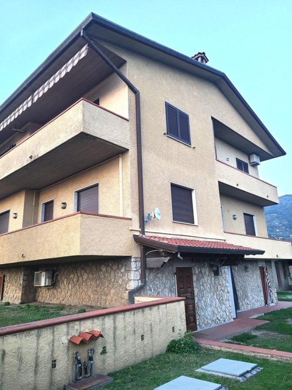casa semindipendente in vendita a Pietrasanta