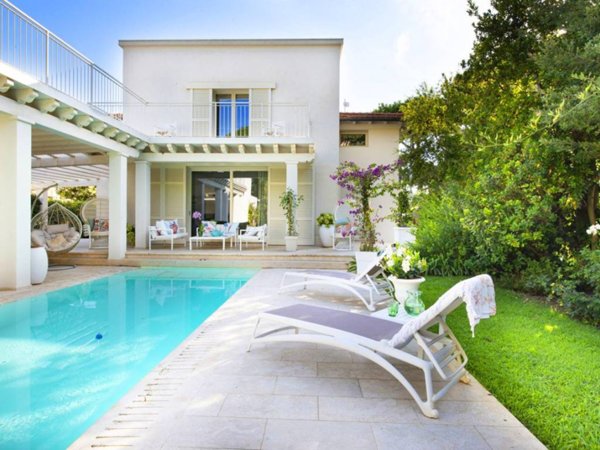casa indipendente in vendita a Pietrasanta in zona Fiumetto