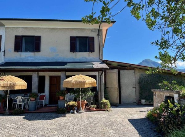 casa indipendente in vendita a Pietrasanta