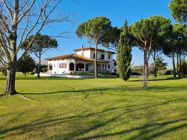 casa indipendente in vendita a Pietrasanta in zona Traversagna