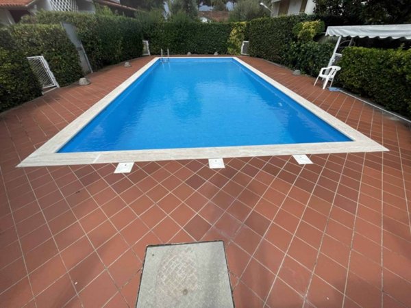 casa indipendente in vendita a Pietrasanta in zona Vignone