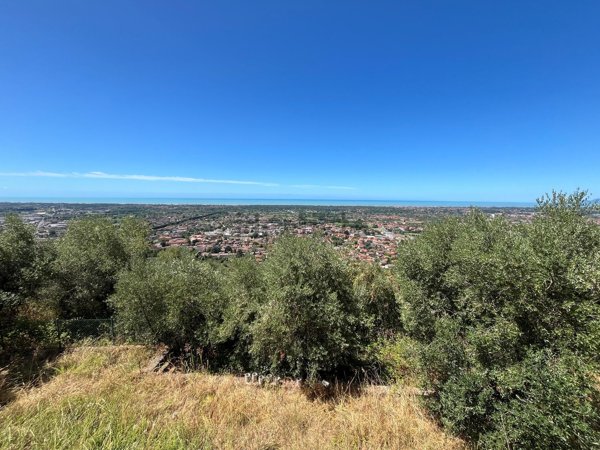 casa indipendente in vendita a Pietrasanta in zona Capezzano Monte
