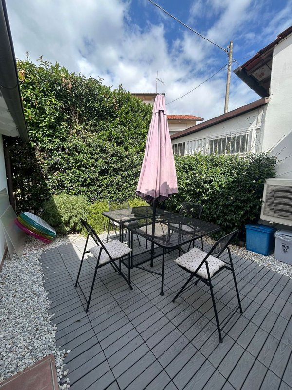 casa indipendente in vendita a Pietrasanta in zona Tonfano