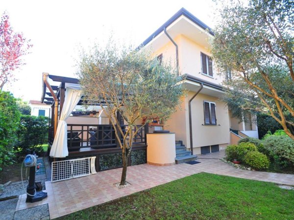 casa indipendente in vendita a Pietrasanta
