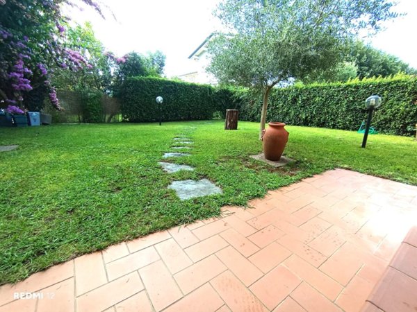 appartamento in vendita a Pietrasanta in zona Fiumetto