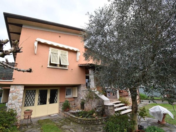 casa indipendente in vendita a Pietrasanta