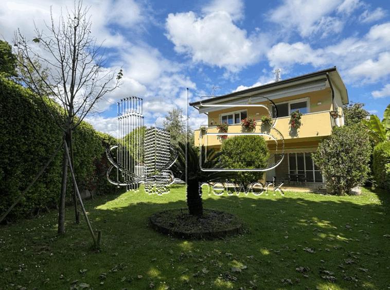 casa indipendente in vendita a Pietrasanta in zona Motrone