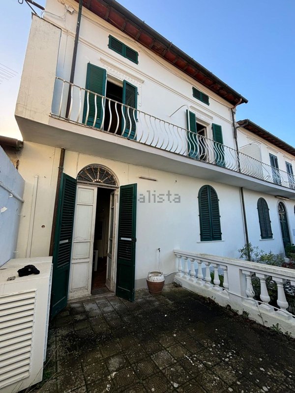 casa indipendente in vendita a Pietrasanta in zona Tonfano