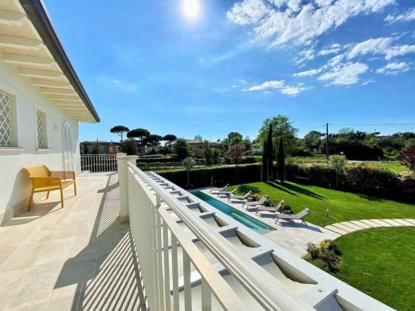 casa indipendente in vendita a Pietrasanta in zona Tonfano