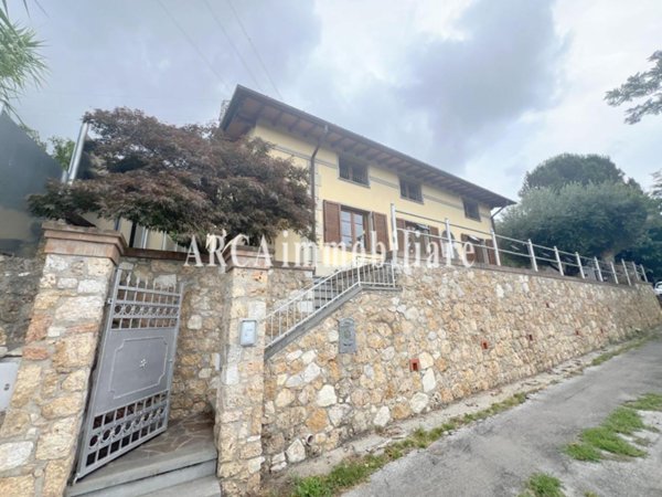 casa indipendente in vendita a Pietrasanta