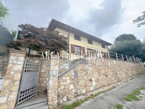 casa indipendente in vendita a Pietrasanta