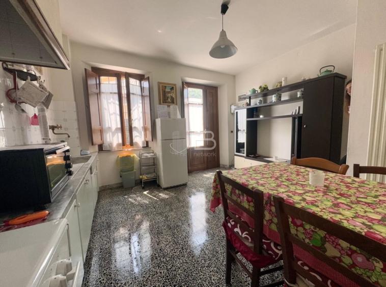 casa indipendente in vendita a Pietrasanta in zona Strettoia
