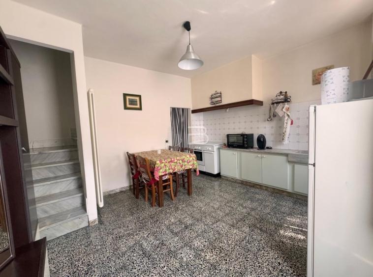 casa indipendente in vendita a Pietrasanta in zona Strettoia