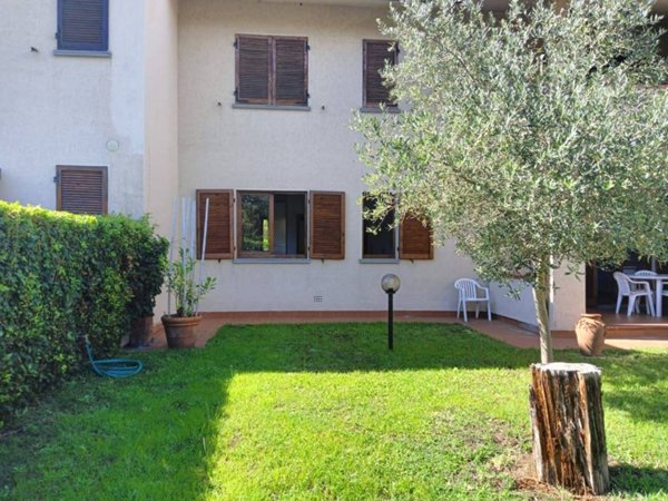 appartamento in vendita a Pietrasanta in zona Fiumetto
