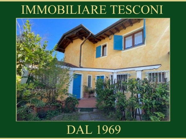 casa indipendente in vendita a Pietrasanta in zona Fiumetto