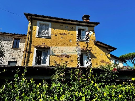 casa indipendente in vendita a Pietrasanta