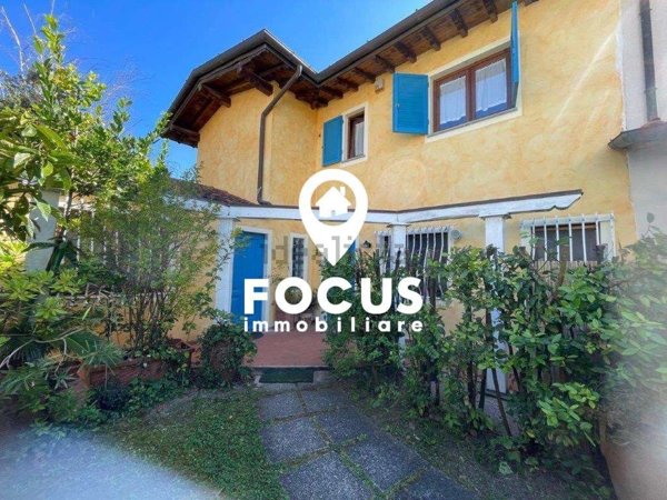casa indipendente in vendita a Pietrasanta in zona Fiumetto