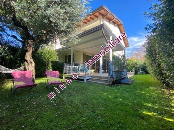 casa indipendente in vendita a Pietrasanta in zona Fiumetto