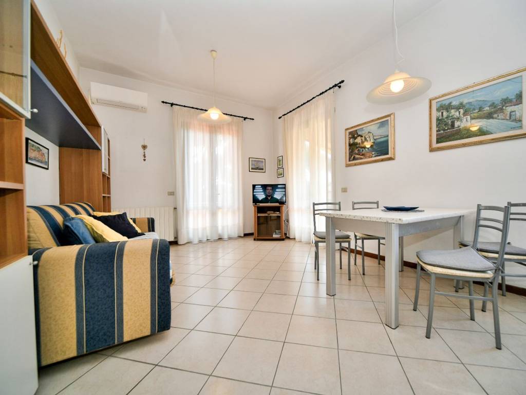 appartamento in vendita a Pietrasanta in zona Tonfano