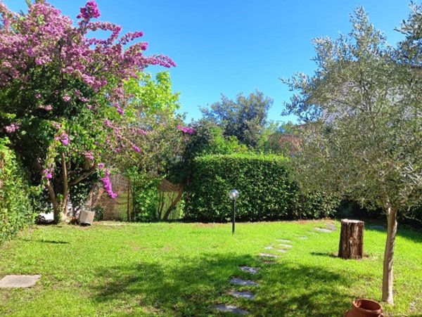 appartamento in vendita a Pietrasanta in zona Fiumetto