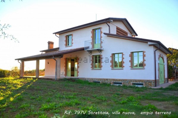 casa indipendente in vendita a Pietrasanta in zona Strettoia