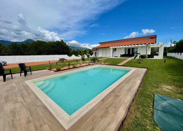 casa indipendente in vendita a Pietrasanta