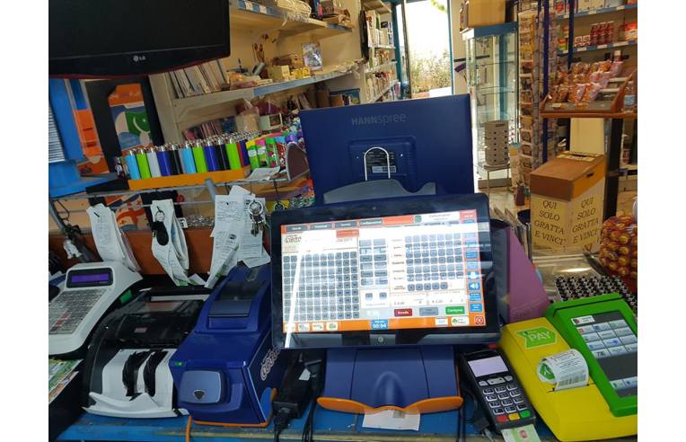 negozio in vendita a Pietrasanta