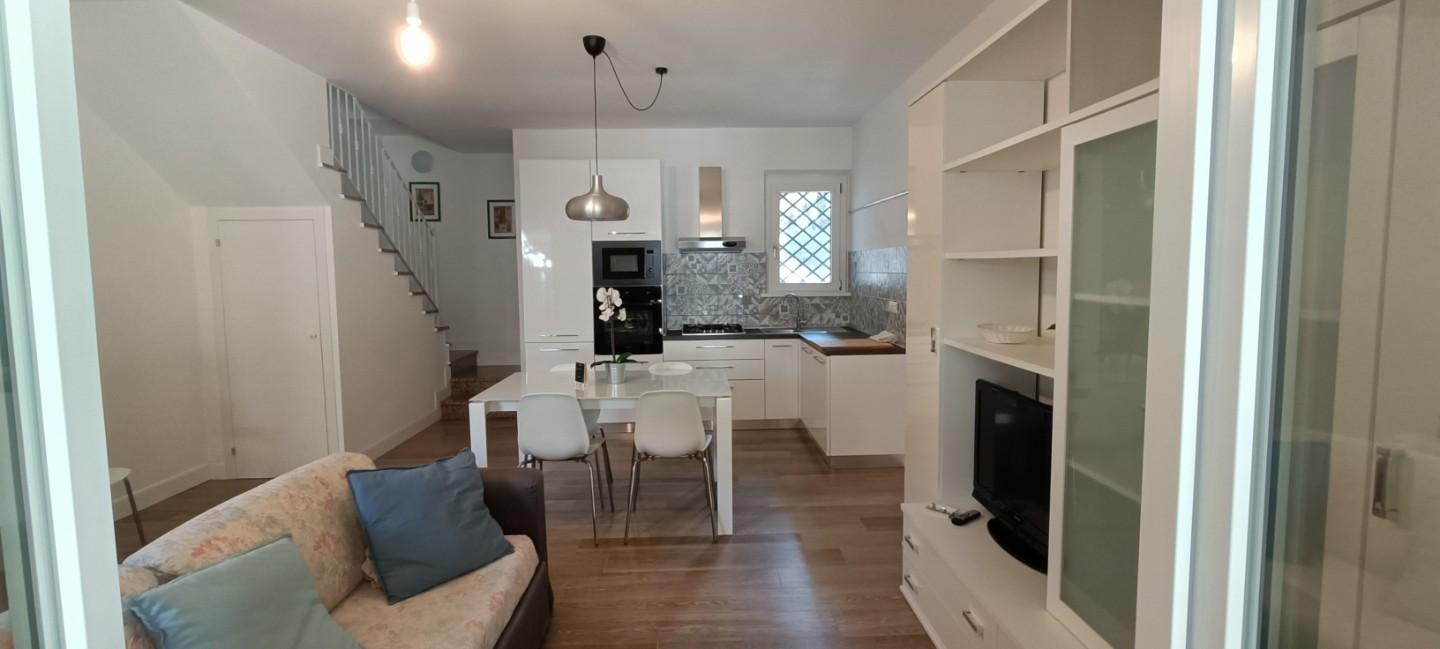 casa indipendente in vendita a Pietrasanta in zona Fiumetto