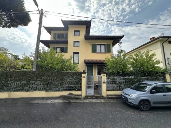 casa indipendente in vendita a Pietrasanta in zona Vignone
