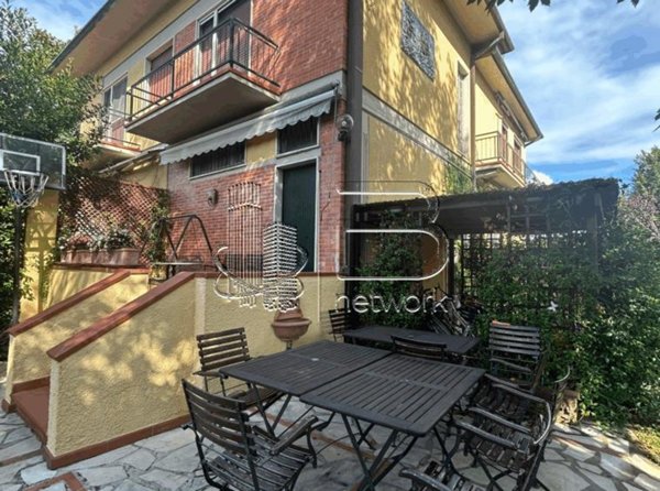 casa indipendente in vendita a Pietrasanta in zona Motrone