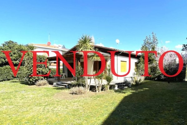 casa indipendente in vendita a Pietrasanta in zona Tonfano