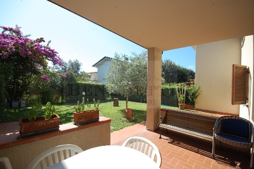appartamento in vendita a Pietrasanta in zona Fiumetto