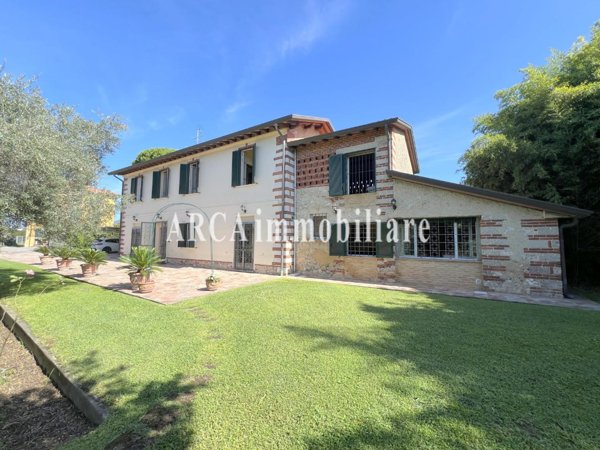 casa indipendente in vendita a Pietrasanta