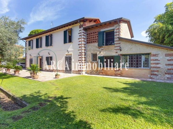 casa indipendente in vendita a Pietrasanta