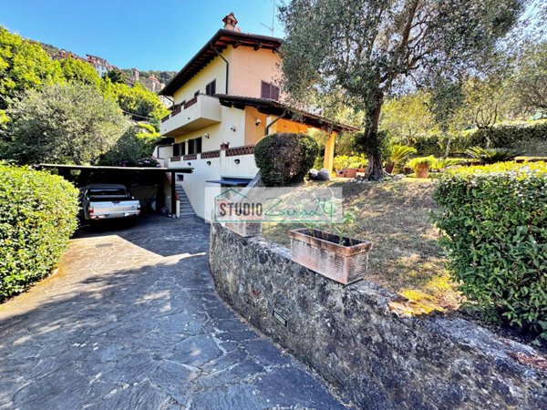 casa indipendente in vendita a Pietrasanta in zona Capezzano Monte