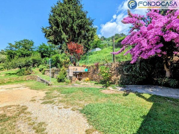 casa indipendente in vendita a Pietrasanta in zona Strettoia