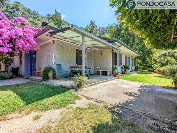 casa indipendente in vendita a Pietrasanta in zona Strettoia