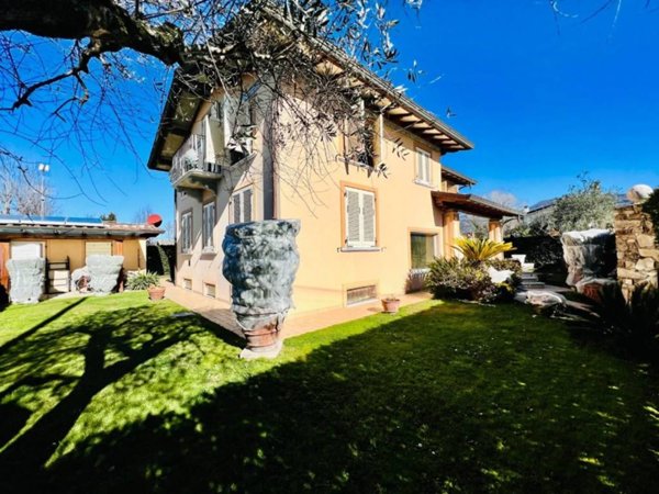 casa indipendente in vendita a Pietrasanta in zona Marina di Pietrasanta
