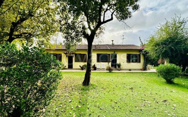 casa indipendente in vendita a Pietrasanta