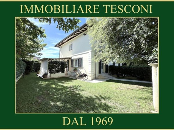 casa indipendente in vendita a Pietrasanta in zona Tonfano