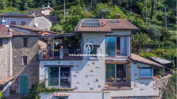casa indipendente in vendita a Pietrasanta in zona Capriglia