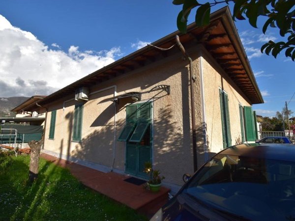 casa indipendente in vendita a Pietrasanta
