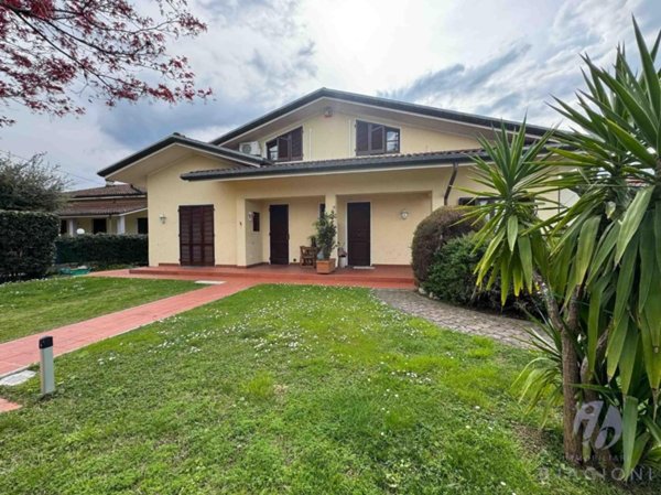 casa indipendente in vendita a Pietrasanta in zona Marina di Pietrasanta