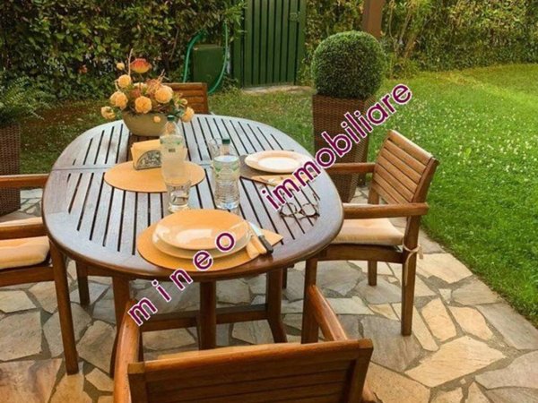 appartamento in vendita a Pietrasanta in zona Fiumetto