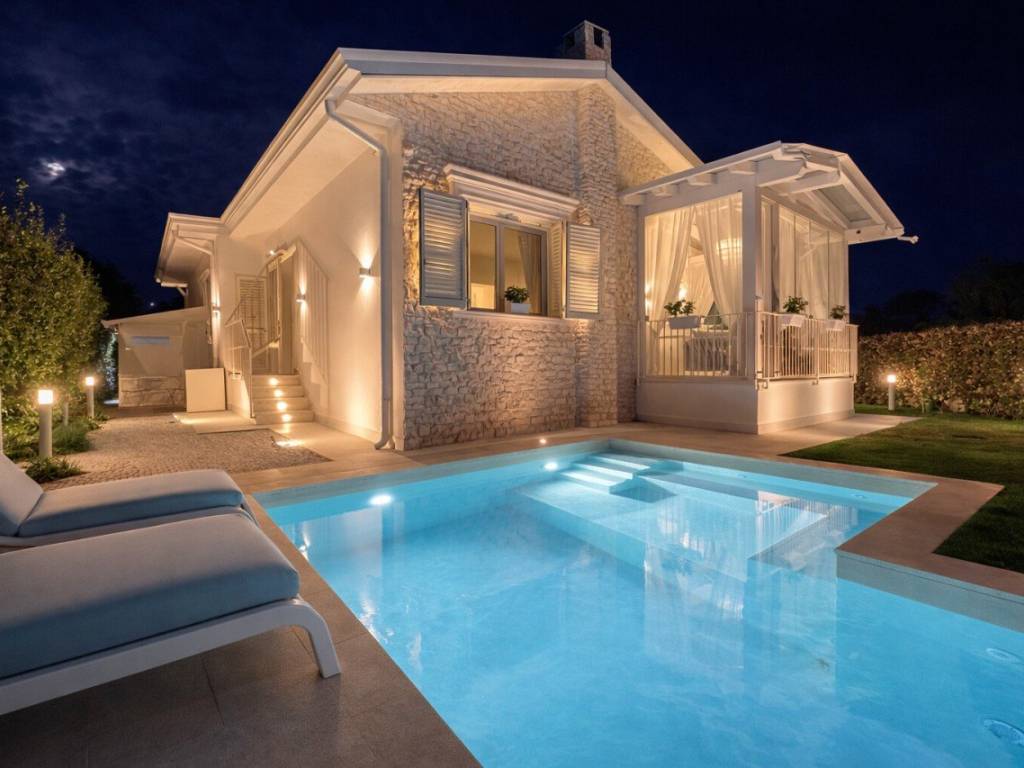 casa indipendente in vendita a Pietrasanta in zona Tonfano