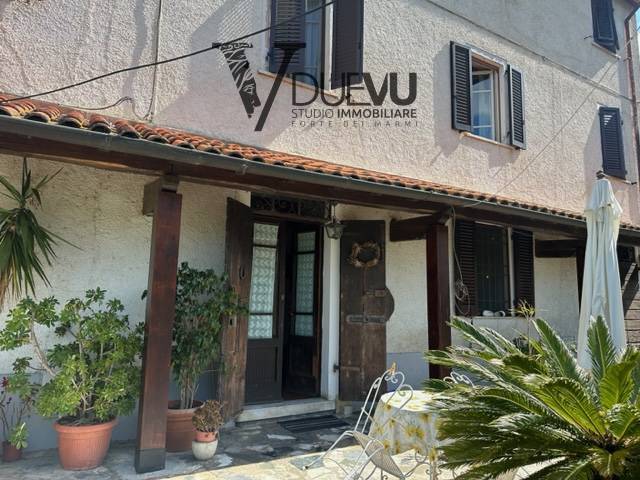 casa indipendente in vendita a Pietrasanta in zona Solaio