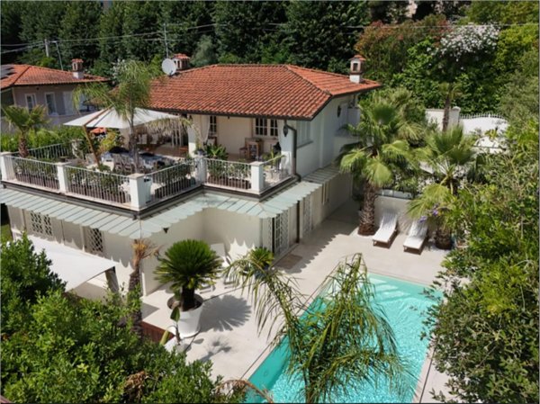 casa indipendente in vendita a Pietrasanta