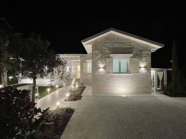 casa indipendente in vendita a Pietrasanta in zona Tonfano