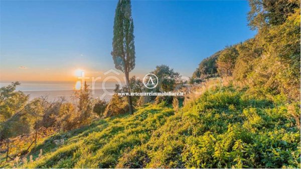casa indipendente in vendita a Pietrasanta in zona Capriglia