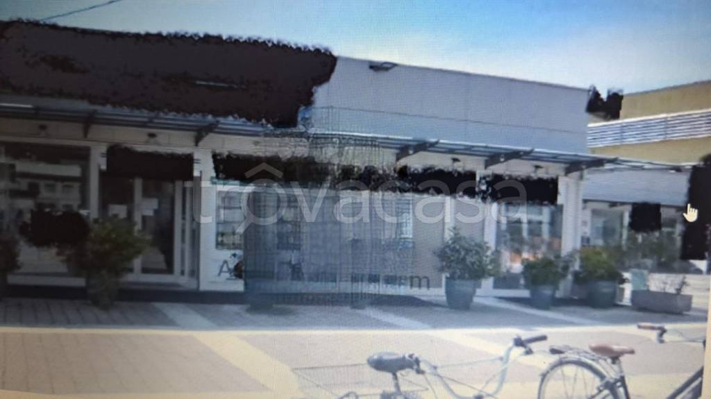 negozio in vendita a Pietrasanta